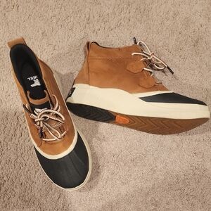 Sorel Out N About Boots Size 9.5